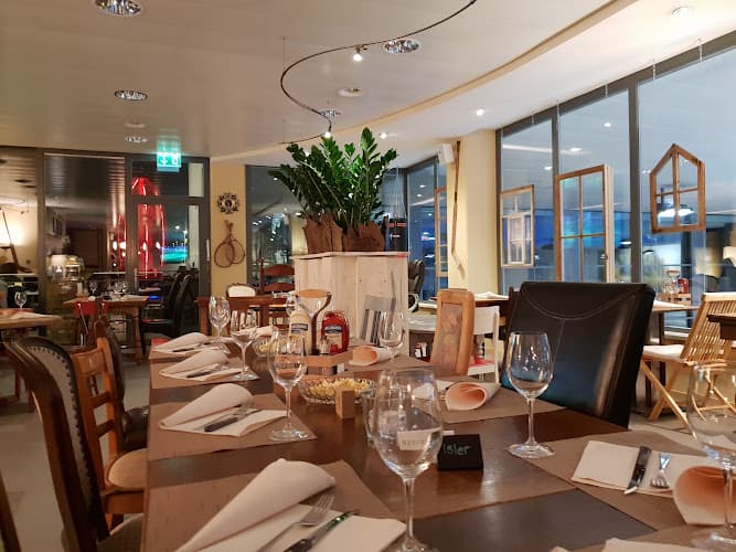 Restaurant 83NULLZWEI im Schluefweg — Restaurant in Kloten