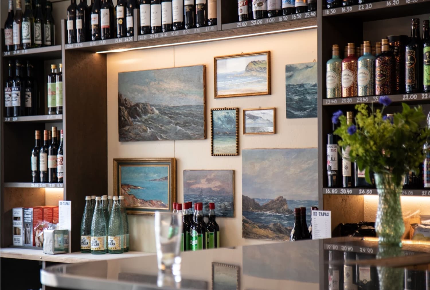 DE•TAPAS - BAR - BODEGA - COMESTIBLES — Bar in Winterthur (Bild 2)