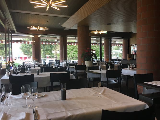 Parkhotel Wallberg — Restaurant in Volketswil