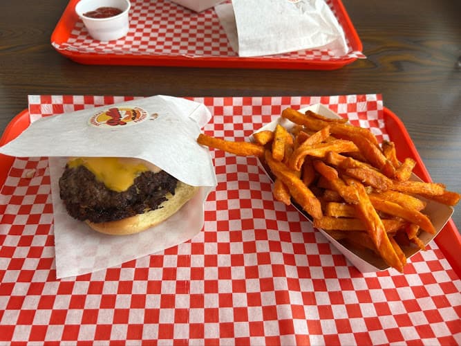 Patties - Burger & Fries Restaurant — Restaurant in Uster