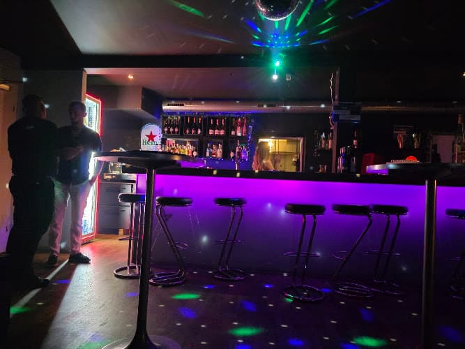 Daenz Bar & Lounge — Bar in Uster