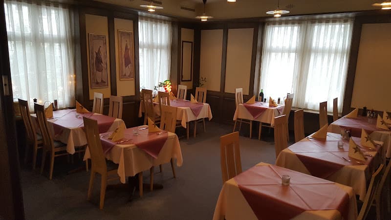 Bahnhof-Post Pizzeria — Pizzeria in Männedorf