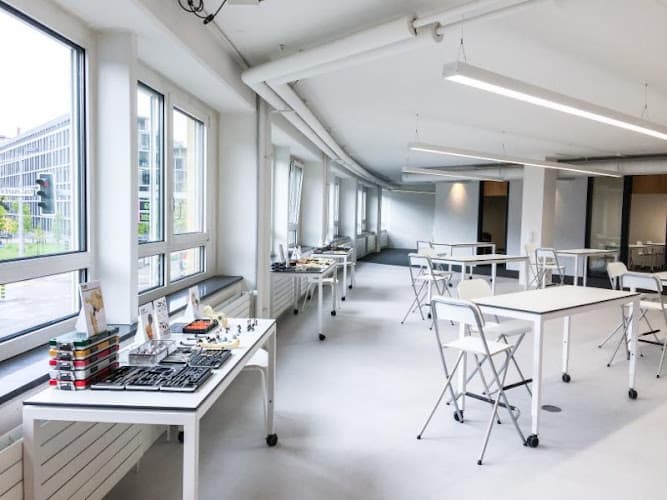 Movora / KYON — Geschaeft in Zürich