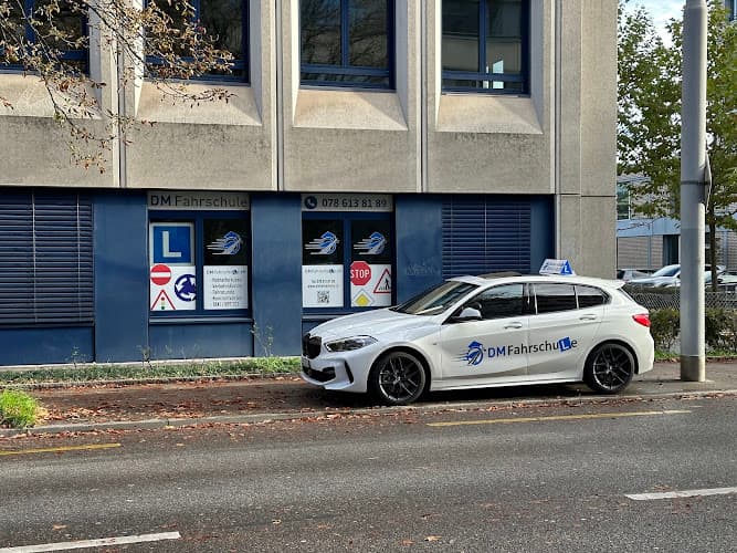 DM Fahrschule Zürich | Fahrstunden, Verkehrskunde, Nothelferkurs — Fahrschule in Zürich