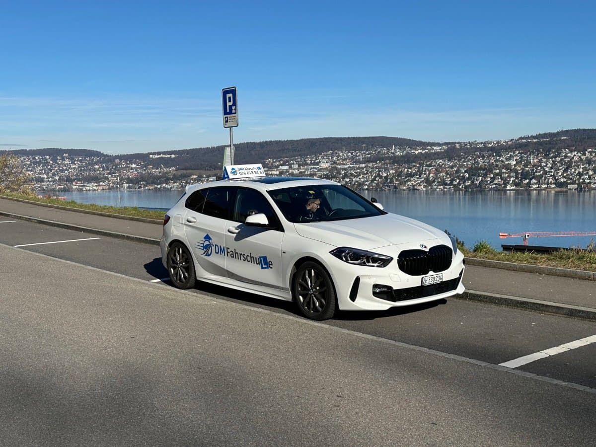 DM Fahrschule Zürich | Fahrstunden, Verkehrskunde, Nothelferkurs — Fahrschule in Zürich (Bild 2)