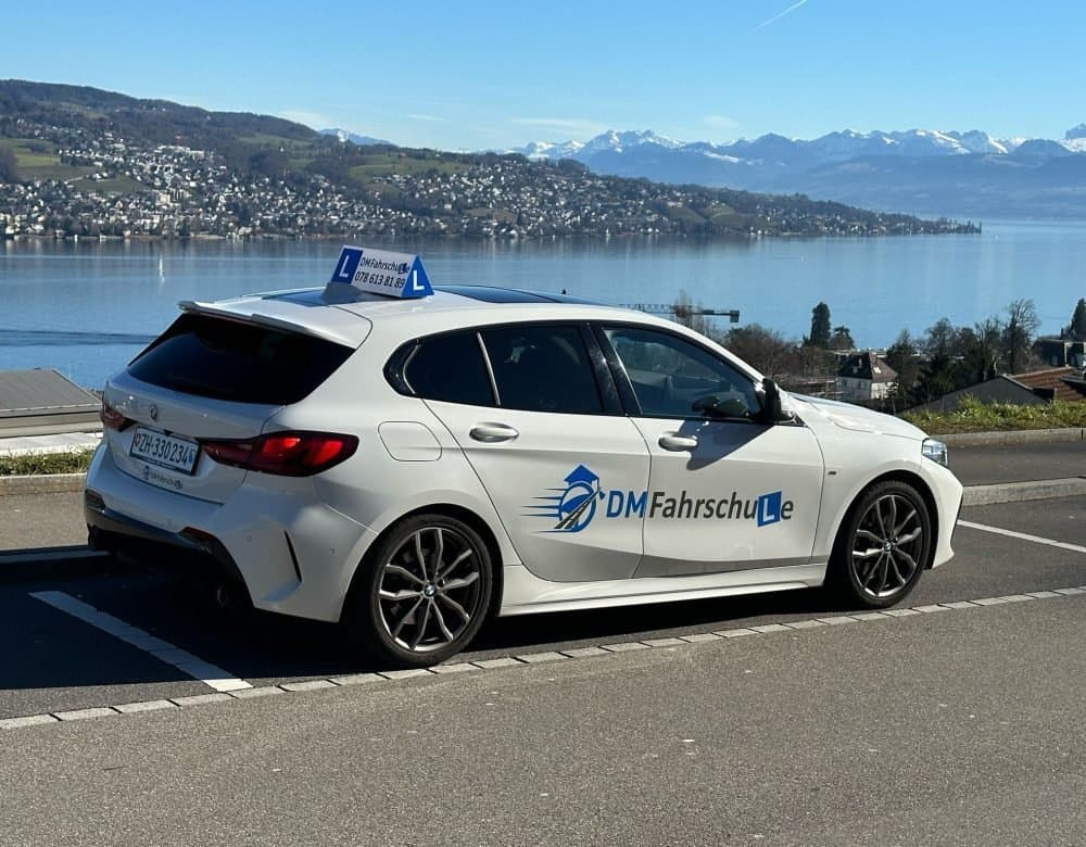 DM Fahrschule Zürich | Fahrstunden, Verkehrskunde, Nothelferkurs — Fahrschule in Zürich (Bild 3)