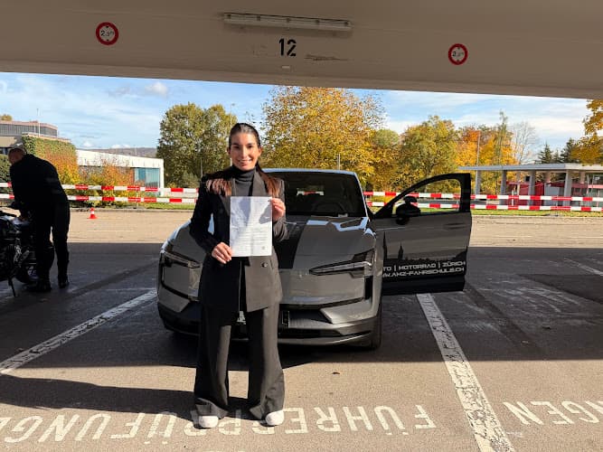AMZ Fahrschule Zürich | Auto Fahrstunden, Motorrad Grundkurse, VKU — Fahrschule in Zürich
