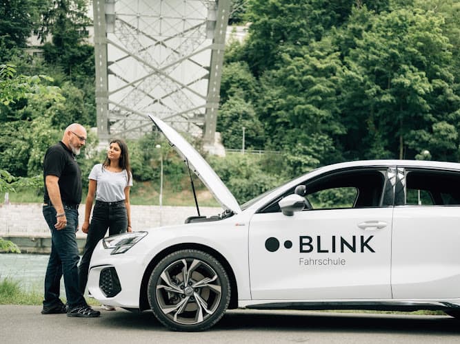 BLINK Fahrschule Zürich | Auto Fahrstunden, Motorrad Grundkurse, VKU — Fahrschule in Zürich