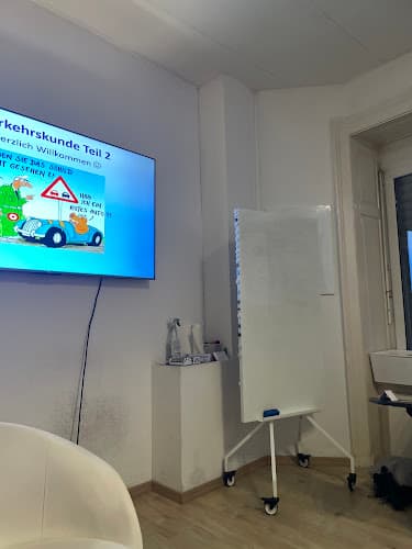 VKU ZÜRICH - ab CHF 79 - VKU KURS ZÜRICH HB — Fahrschule in Zürich