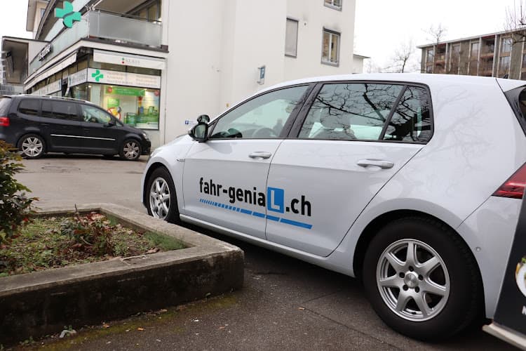 fahr-genial Gerry Nischler — Fahrschule in Weiningen