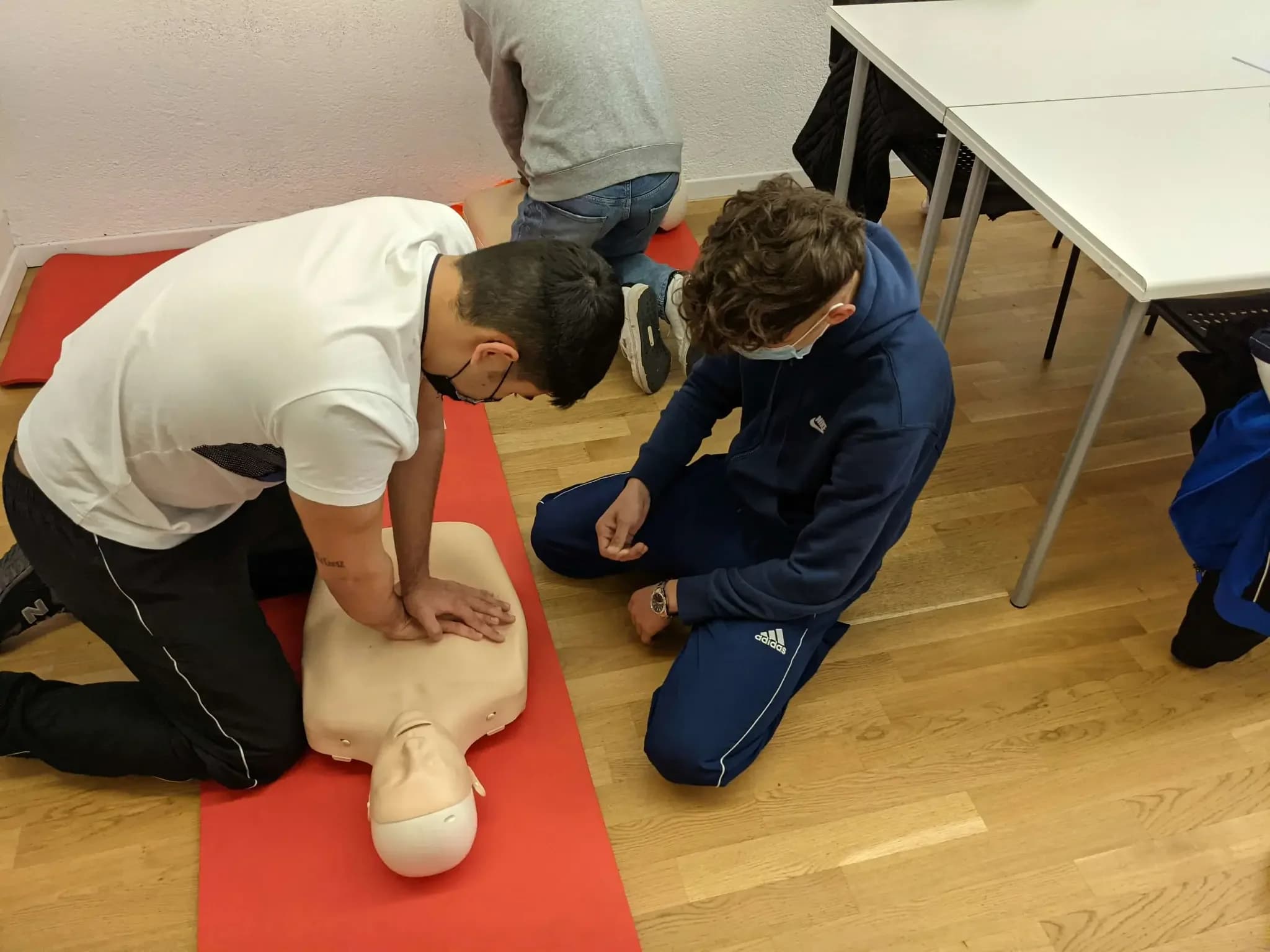 First Aid Course Zurich - English Nothelferkurs for Driving License — Fahrschule in Zürich (Bild 3)