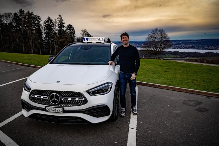 Fahrschule Guru Altstetten - Motorrad Grundkurs, Fahrstunden, Anhänger — Fahrschule in Zürich