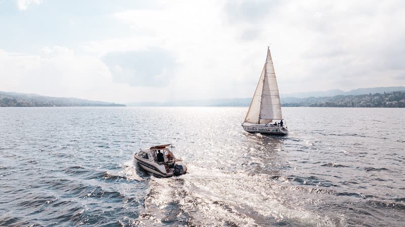 LUNA Boatschool Ihre Segelschule und Bootsschule in Zürich Wollishofen — Fahrschule in Zürich