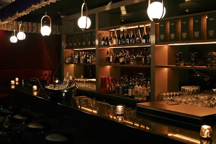 RED LIPS | Strip Club | Cabaret | Night Club — Bar in Zürich