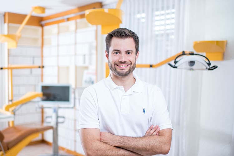 Kieferorthopädie ZRH, Praxis Dr. Philipp Beit — Zahnarzt in Kloten