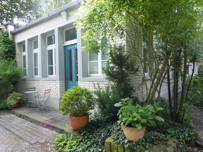 LuciAnna Braendle, Sexualtherapie, Beziehungscoaching, Kurse für Einzelpersonen, Paare, Polyamore- und QueerMenschen — Arzt in Winterthur
