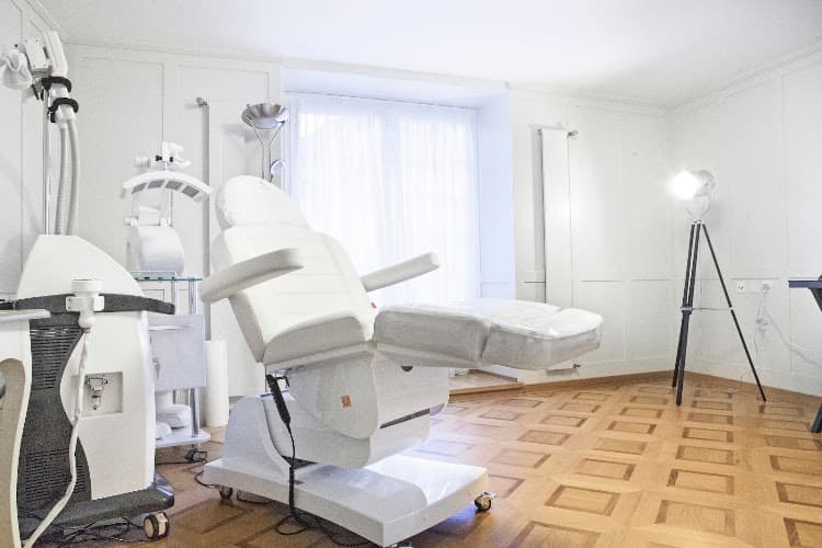 Dr. Liv Clinic GmbH — Kosmetikstudio in Zürich