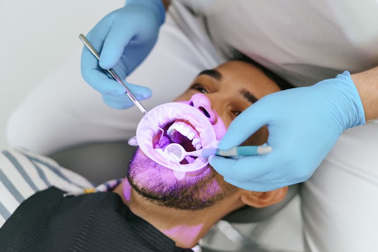 Dental11 – Zahnarztpraxis, MDDr.(CZE) Polydefkis Papaioannou in Zürich Enge/Sihlcity — Zahnarzt in Zürich