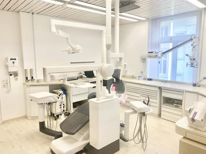 Zahnarzt Zürich Enge | Dr. med. dent. Marina Thomas — Zahnarzt in Zürich