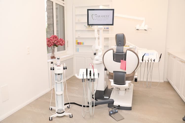 Saradent Dentalhygiene zum Roten Schloss — Zahnarzt in Zürich
