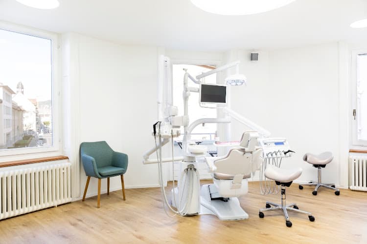 Zahnarztpraxis Dr. med. dent. Anne Harder — Zahnarzt in Zürich