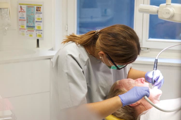 Zahnmedizin Dentalhygiene Albisrieden AG — Zahnarzt in Zürich