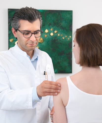 Dr. med. K. Modaressi, Orthopädische Chirurgie Zürich — Arzt in Zürich