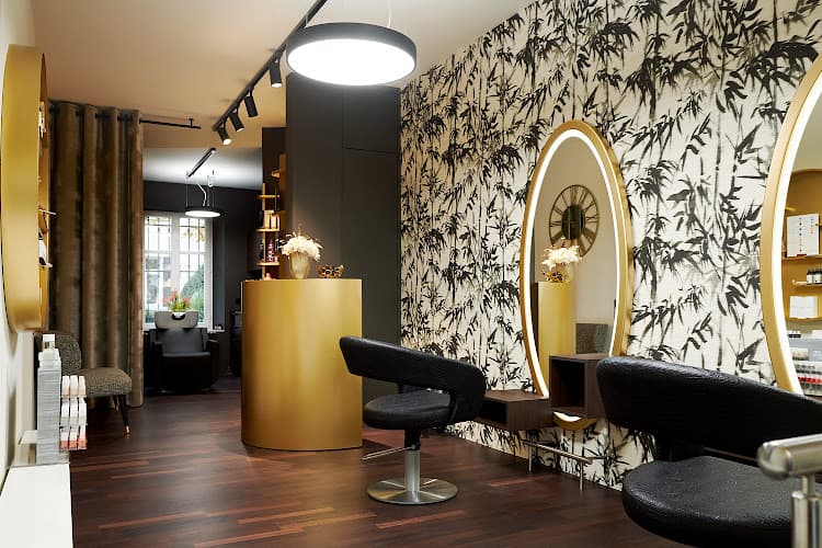 MICA hair&fashion stylist — Coiffeur in Zürich