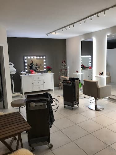 Stilissimo Hair Nail Cosmetic — Coiffeur in Zürich