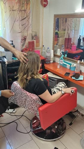 Neidshair - Brasil Keratinbehandlung — Coiffeur in Wallisellen