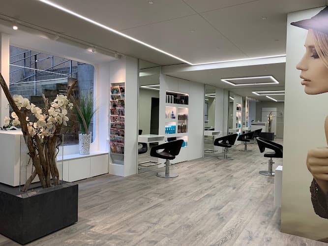 ESSENTIAL HAIR — Coiffeur in Zürich