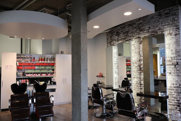 Coiffure Moon — Coiffeur in Opfikon