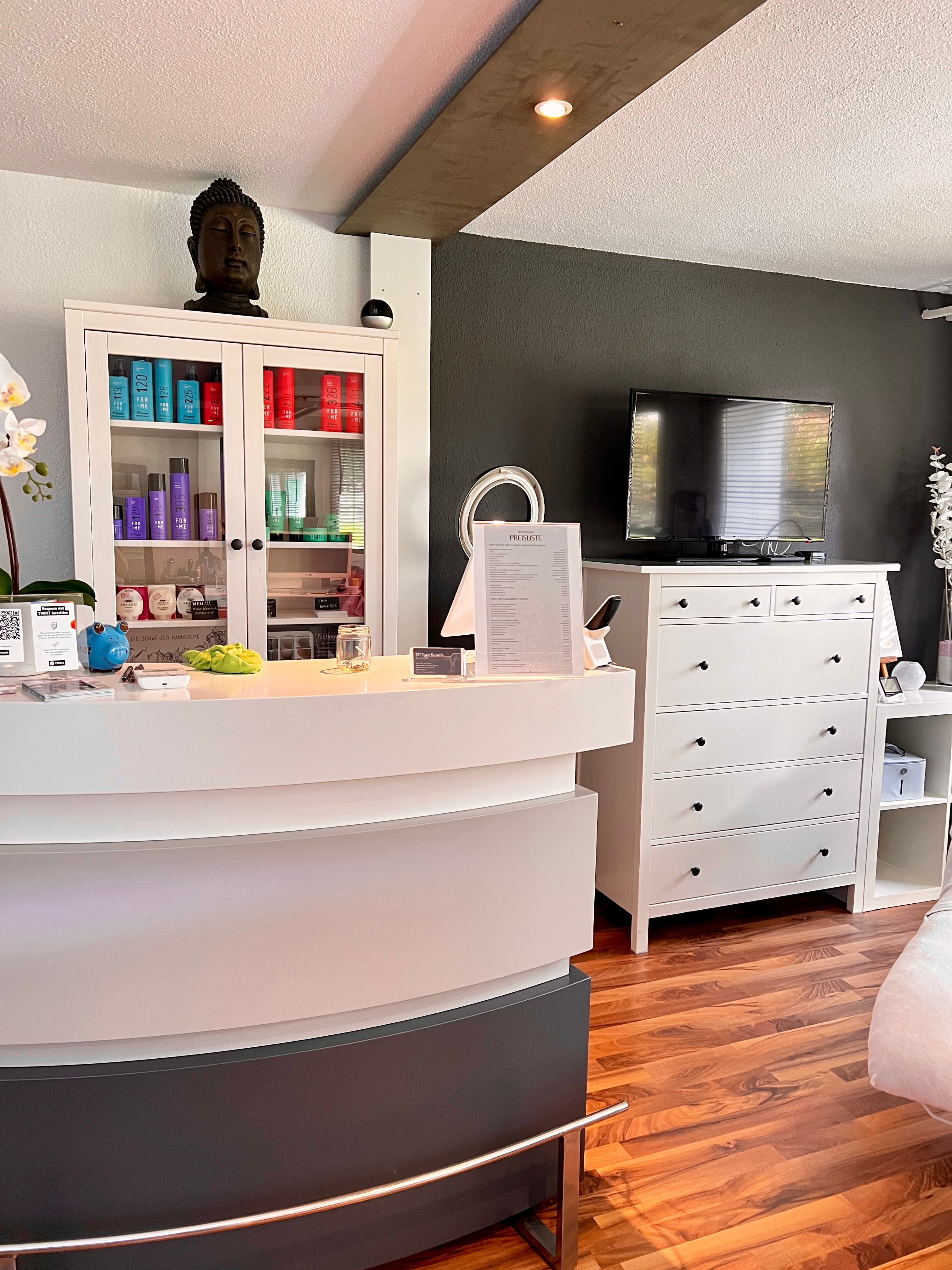 JC hair&nails — Coiffeur in Opfikon