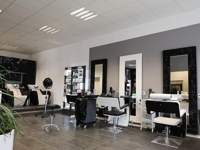 Hair & Beauty — Coiffeur in Dielsdorf