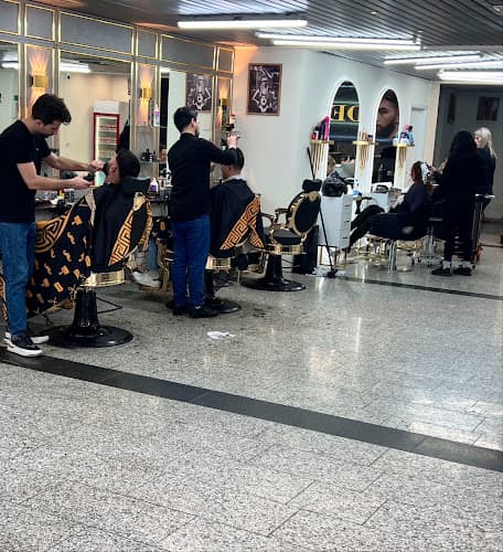 Coiffeur Delux- barbershop — Coiffeur in Wallisellen