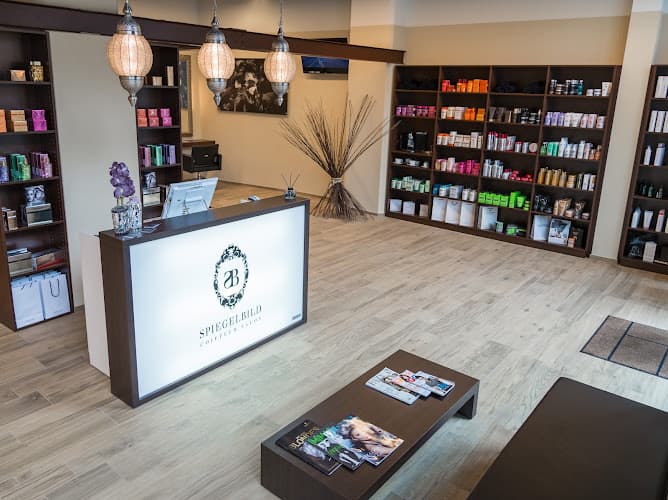 Coiffeur Spiegelbild — Coiffeur in Winterthur