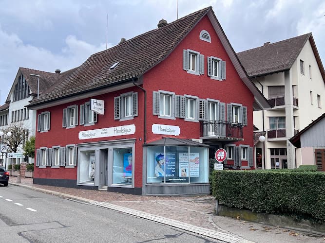 Haardesigner — Coiffeur in Dübendorf