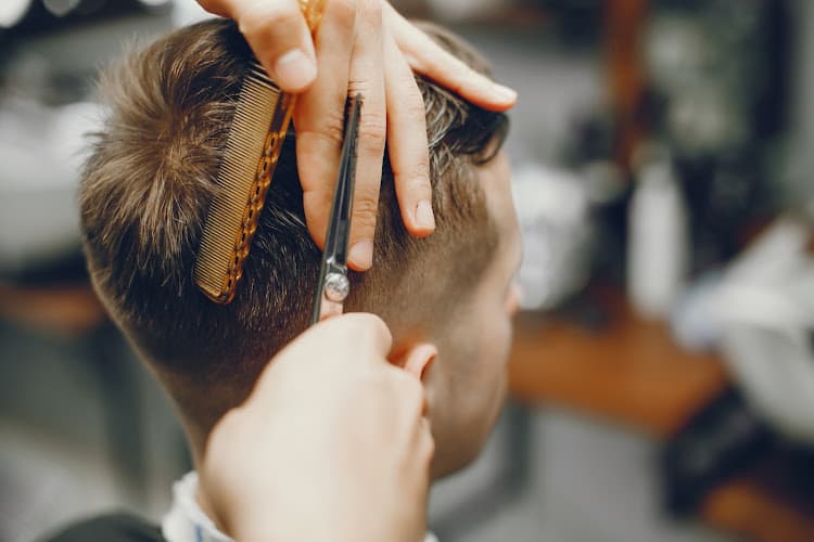 Coiffeur Angi — Coiffeur in Volketswil