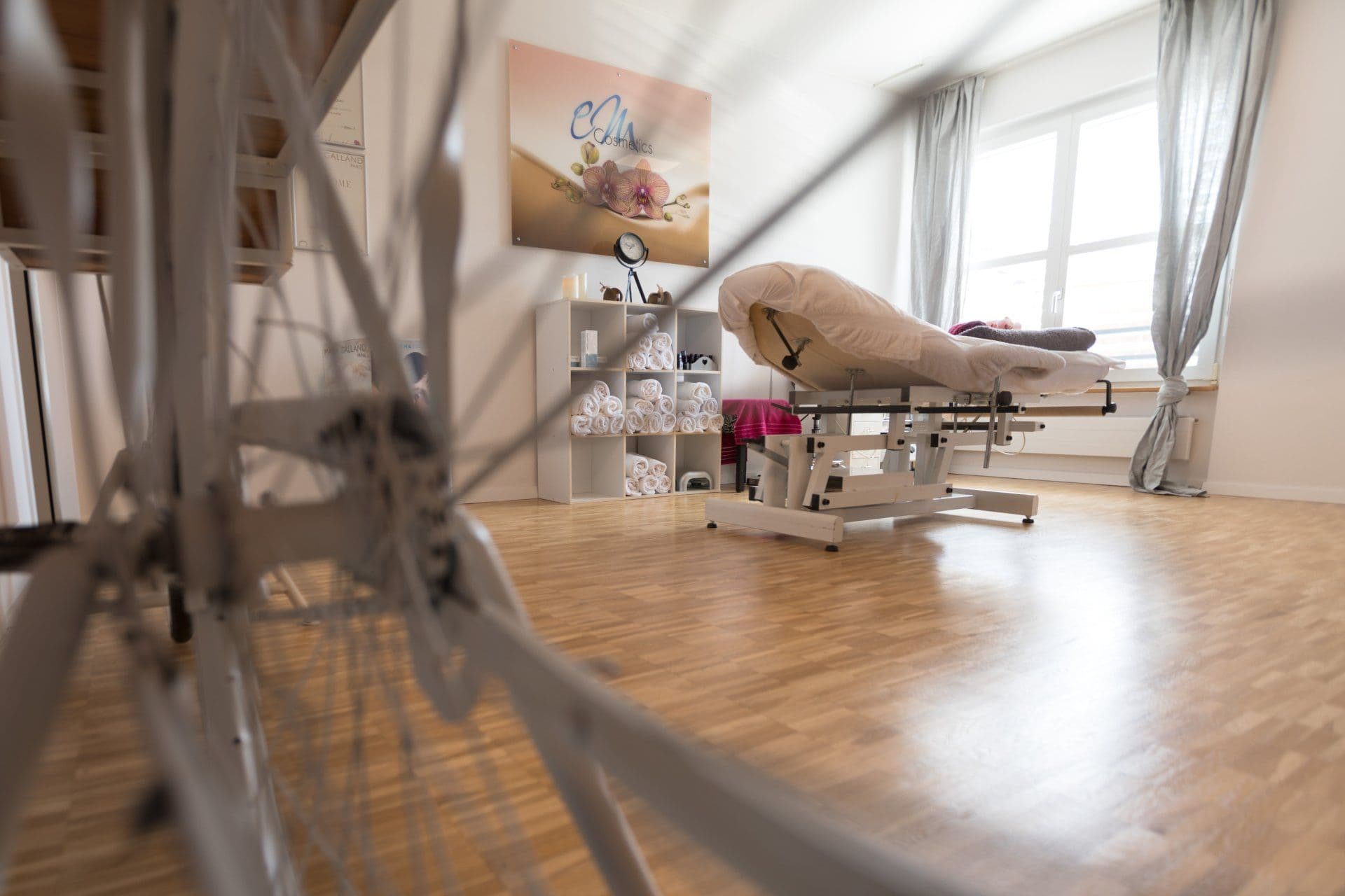 em Cosmetics Esther Klos — Kosmetikstudio in Uster (Bild 2)