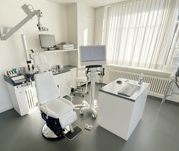 Nasen OP gegen Schnarchen - Dr. Jan Schwab Ihr ORL Spezialarzt für Nasen-, Hals- und Atemweg-OPs in Zürich — Arzt in Zürich