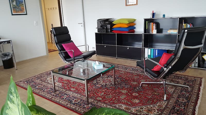 Dr. med. univ. Esmera Sadikovic | Fachärztin FMH Psychiatrie und Psychotherapie — Psychotherapeut in Zürich