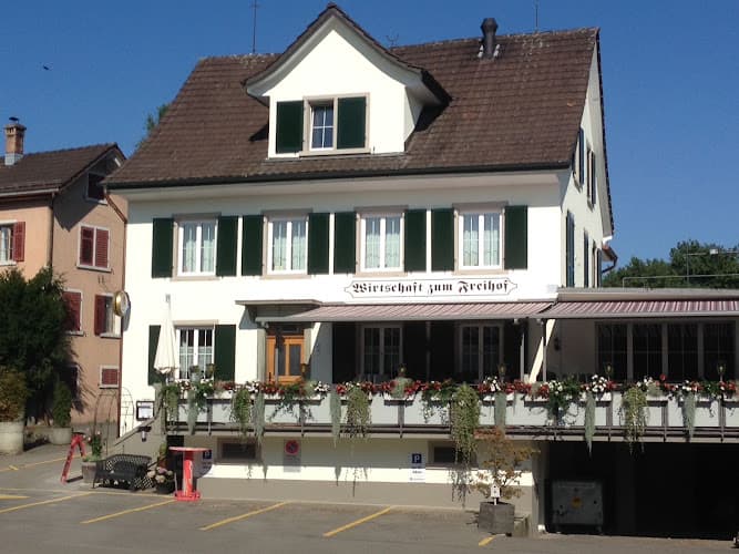 Freihof — Restaurant in Grüningen