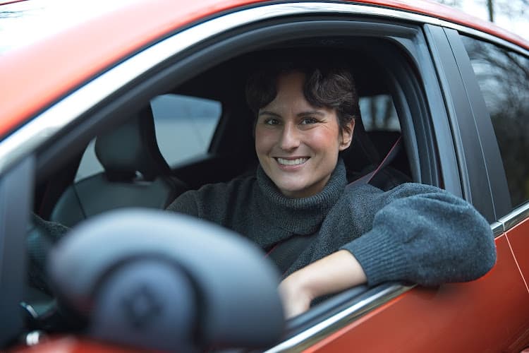 Ivana's Fahrschule Oerlikon I Fahrlehrerin Zürich I VKU & Fahrstunden Oerlikon — Fahrschule in Zürich
