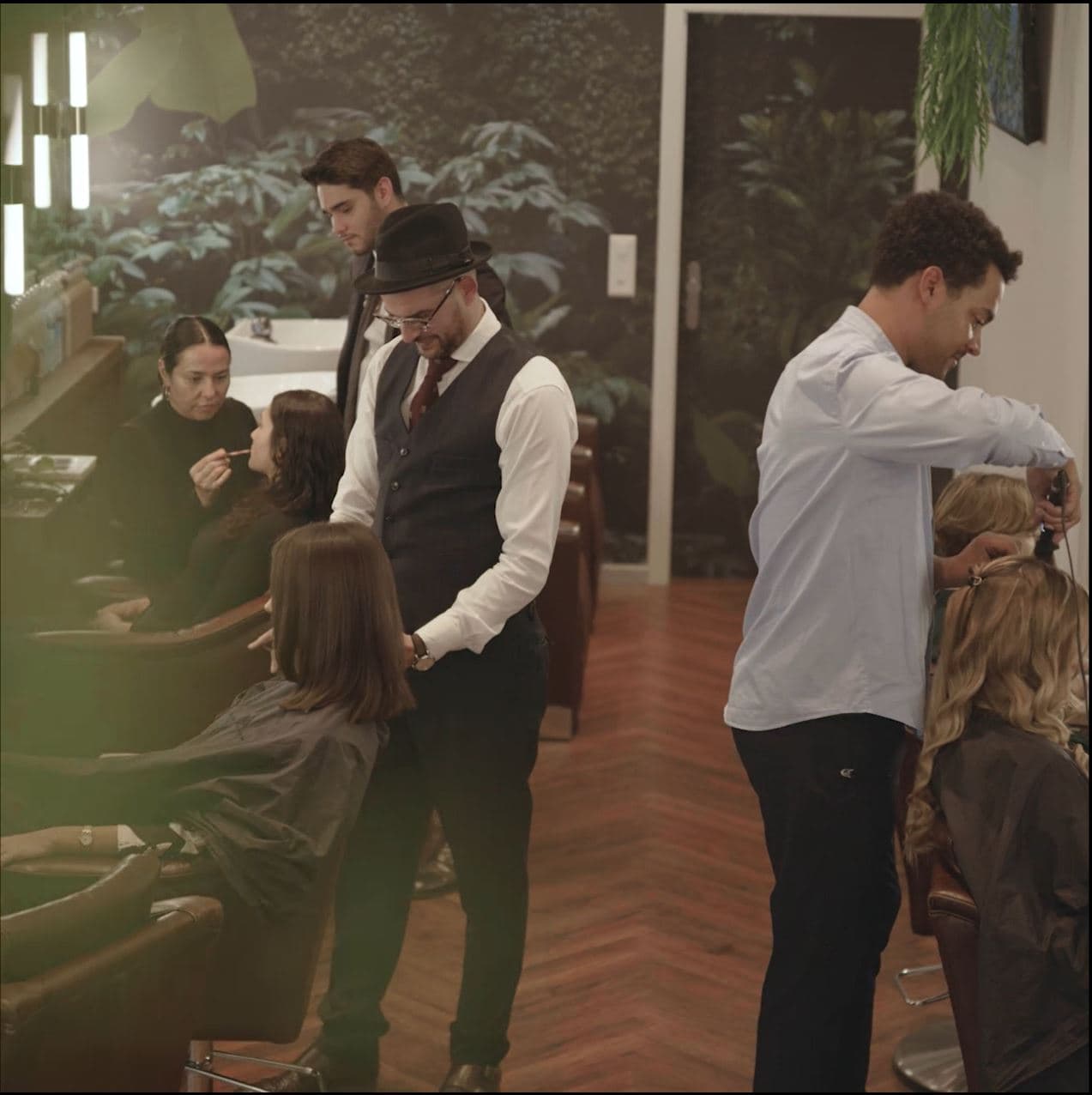 Eddine Belaid, Aveda exclusive Salon — Coiffeur in Zürich (Bild 2)